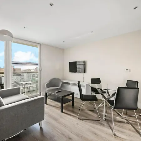 Londwell Canary Wharf Skyline Balcony Flat